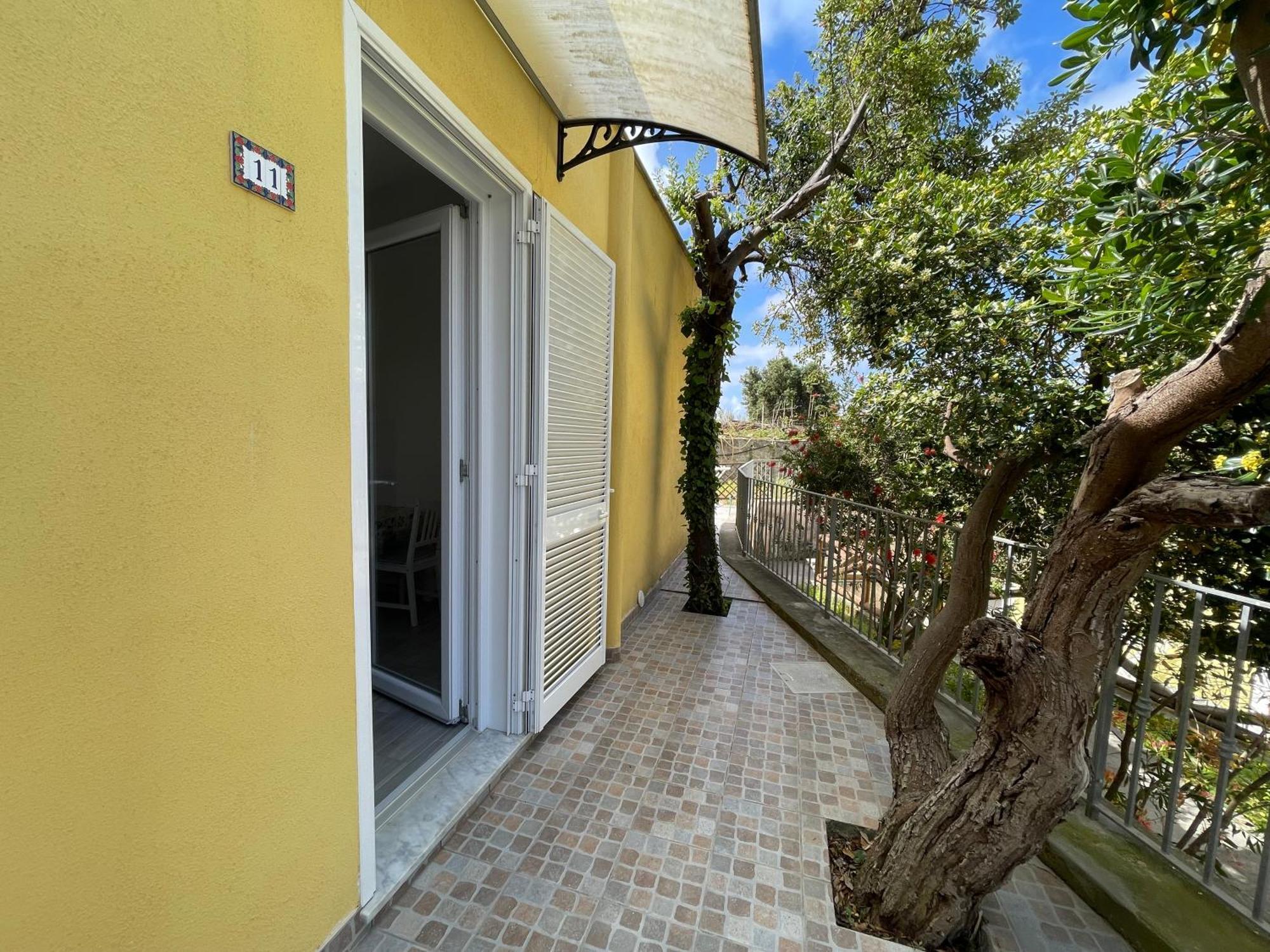 Residence Andrea A Mare Форио Экстерьер фото